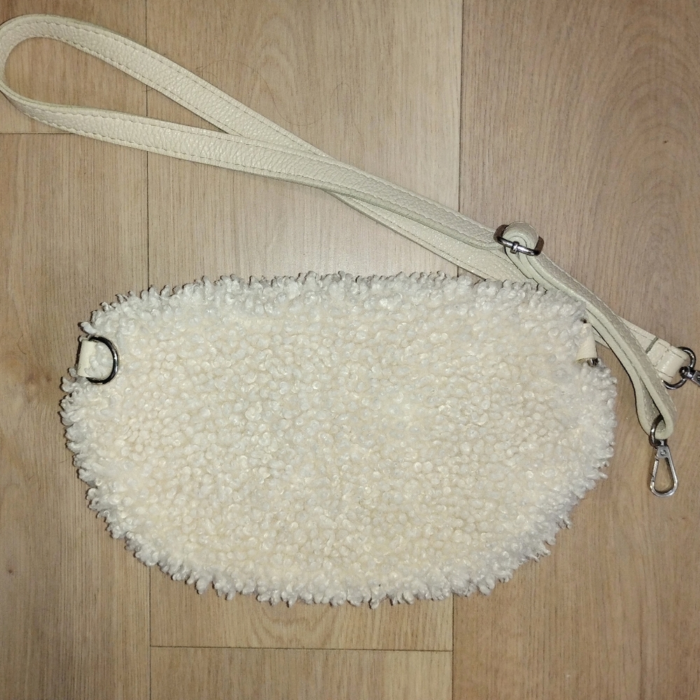 ☀️🌊Teddy Plush Sherpa Crossbody/ Belt Bag w/ Adjustable Leather Strap - Picture 3 of 6